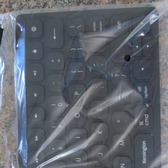 Kensington Simple Solutions Wired Compact iPad Keyboard Lightning Connec… - Picture 8 of 11